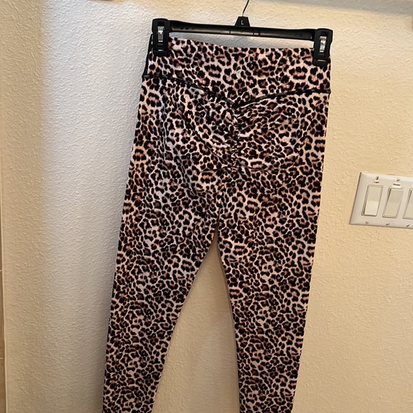 Zyia Leopard Scrunch Butt Leggings - Picture 2 of 5